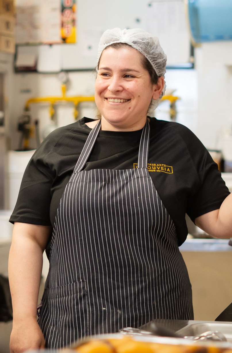 A nossa Querida Júlia cheia de experiência em cozinha tradicional Portuguesa e Serrana